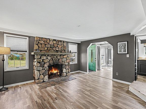 4th image of 4725 Hickory Dr