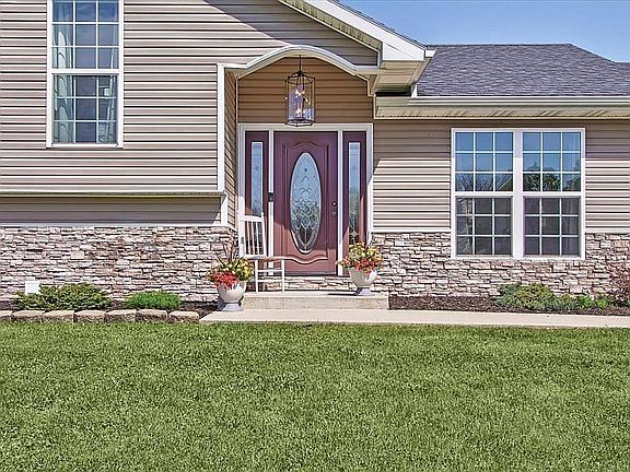 3rd image of 501 Oakwood Dr