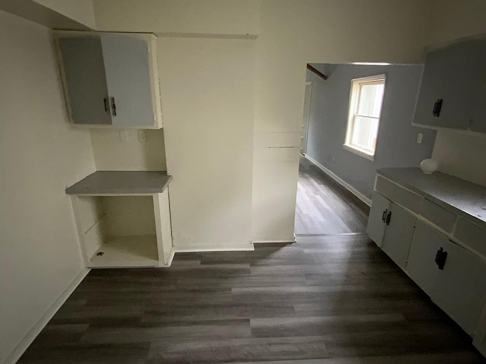 2nd image of 626 Allyn St