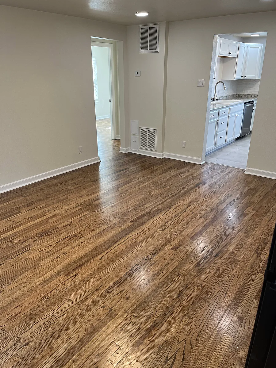 Building Photo - 512 W 18th St #3