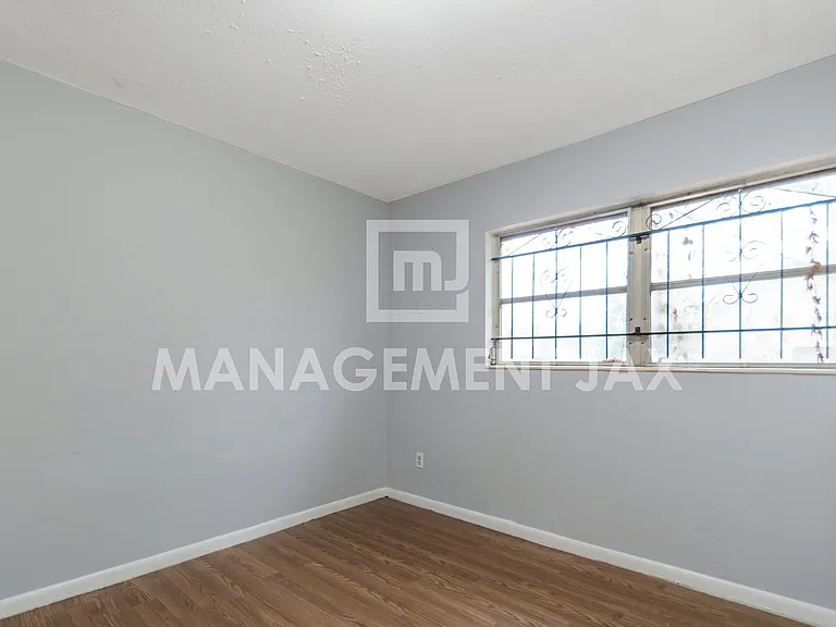 1464 W 6th St — Photo 5