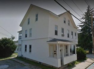 31 Wakefield St FLOOR 3, West Warwick, RI 02893