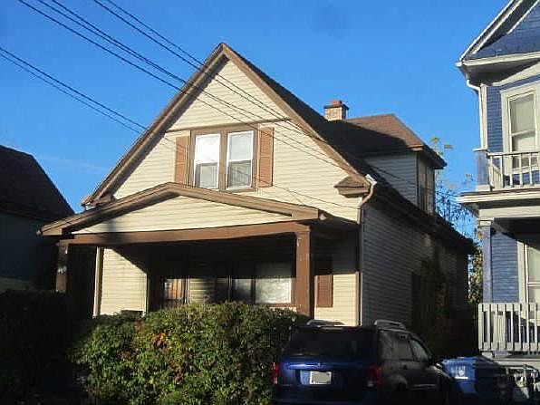 2nd image of 40 Manhattan Ave