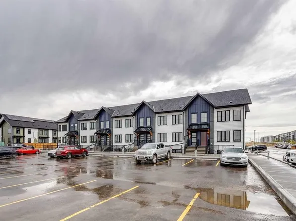 40 N Livingston Parade NE #205, Calgary, AB T3P 2K4
