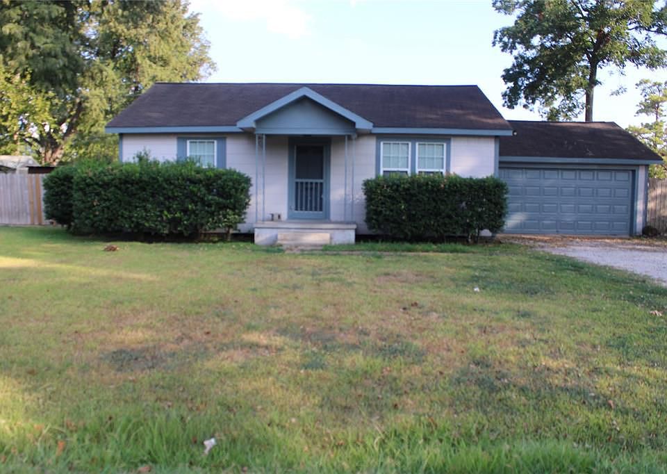 1st image of 207 Holitzke St
