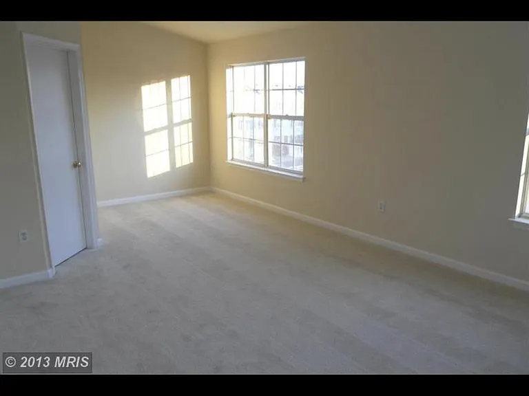 121 Whitestone Way — Photo 5