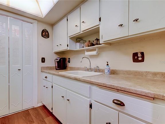 5th image of 2623 Seville Blvd Unit 309