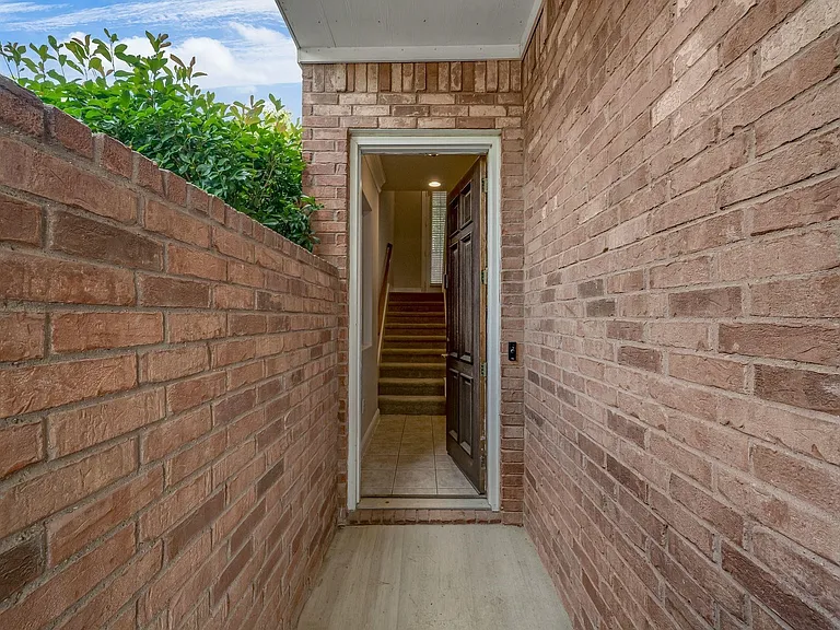 5836 La Vista Dr — Photo 3