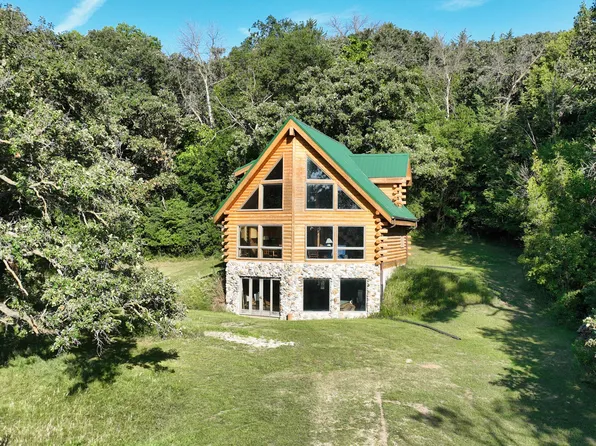 1999 Perry Trl, Woodbine, IA 51579