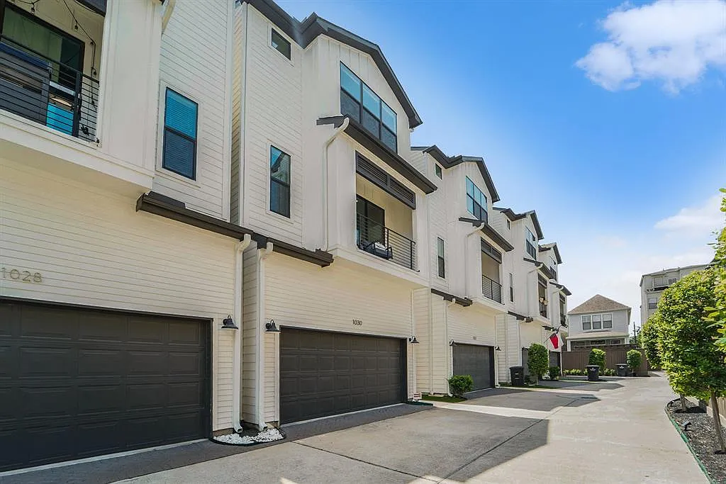 3 bed, 2175 sqft, $3,650 — Photo 1