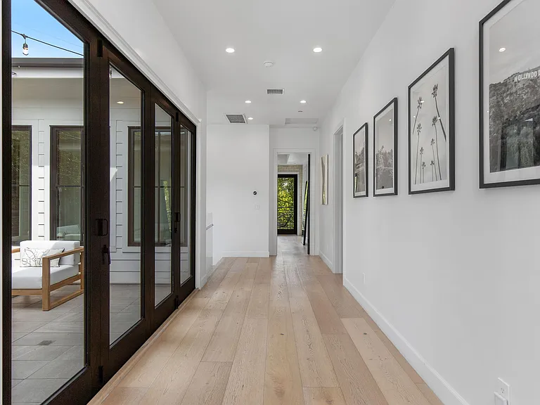 1716 Courtney Ave — Photo 25