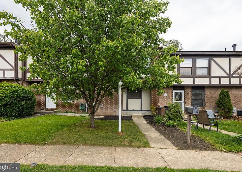 1st image of 9 Bourbon Ct