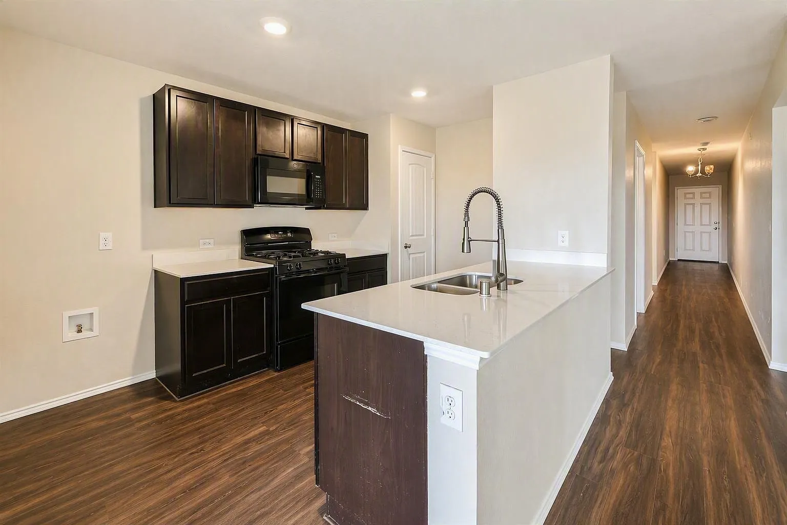 4 bed, 1725 sqft, $2,145 — Photo 4