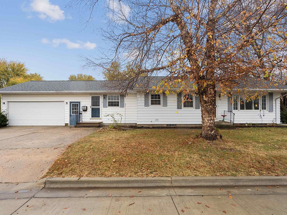 1st image of 906 Poplar St
