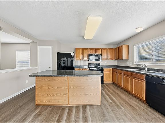 3rd image of 7 Fielding Ct