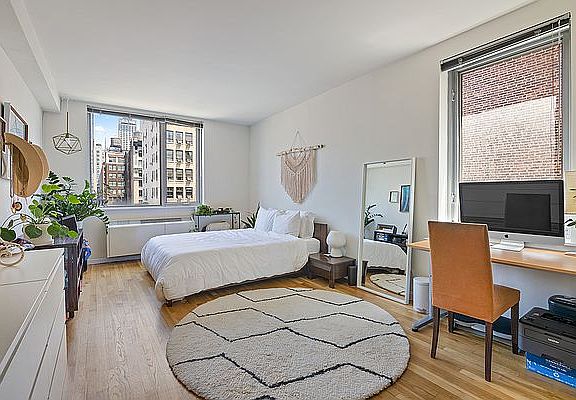 5th image of 160 W 22nd St APT 1001