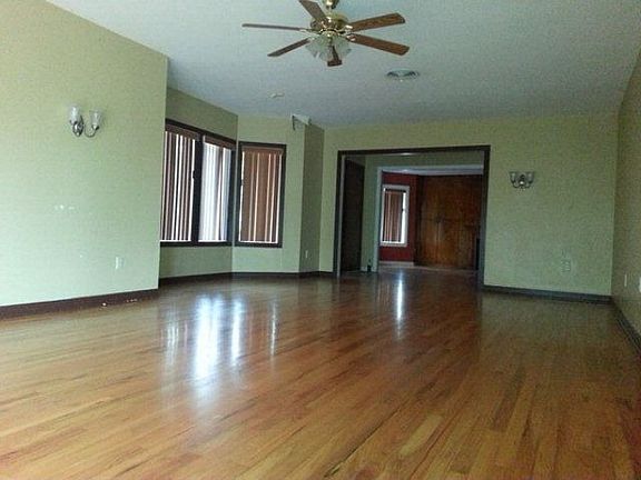 5th image of 117 E 12th St