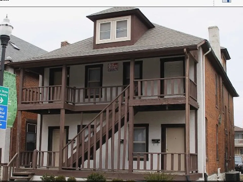 40 E 11th Ave