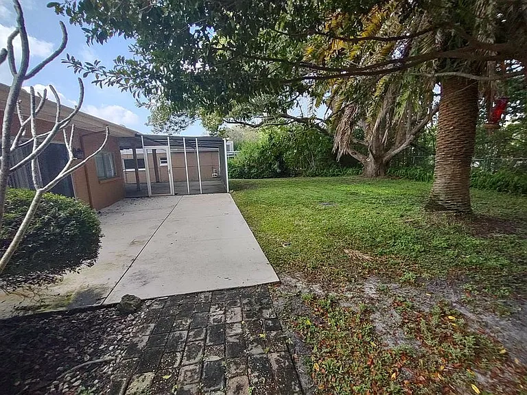 8811 Seeley Ln — Photo 21