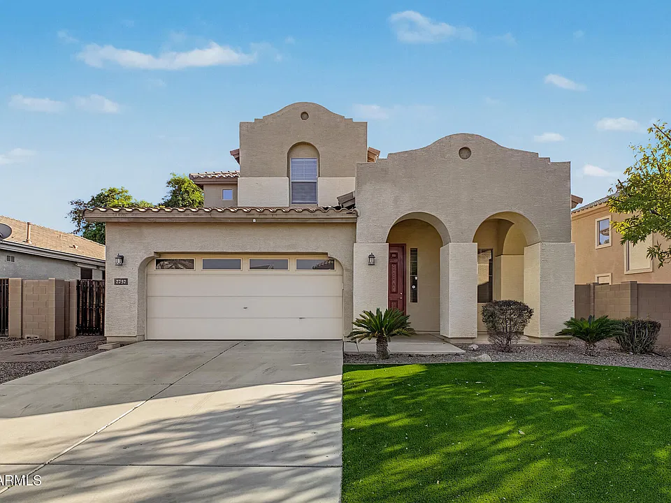 2757 E Vermont Dr