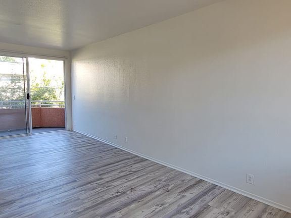 4th image of 7370 Hawthorn Ave APT 204