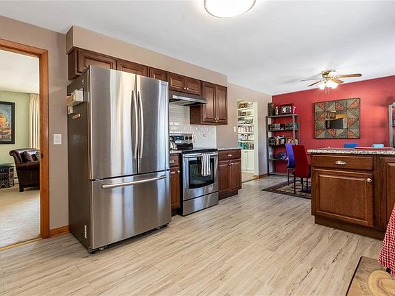 5th image of 51 Bernhardt Dr