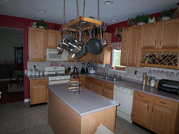Lots of Room in this modern kitchen