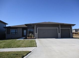 2604 N 184th St, Elkhorn, NE 68022