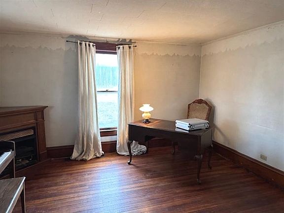 3rd image of 204 N Main St