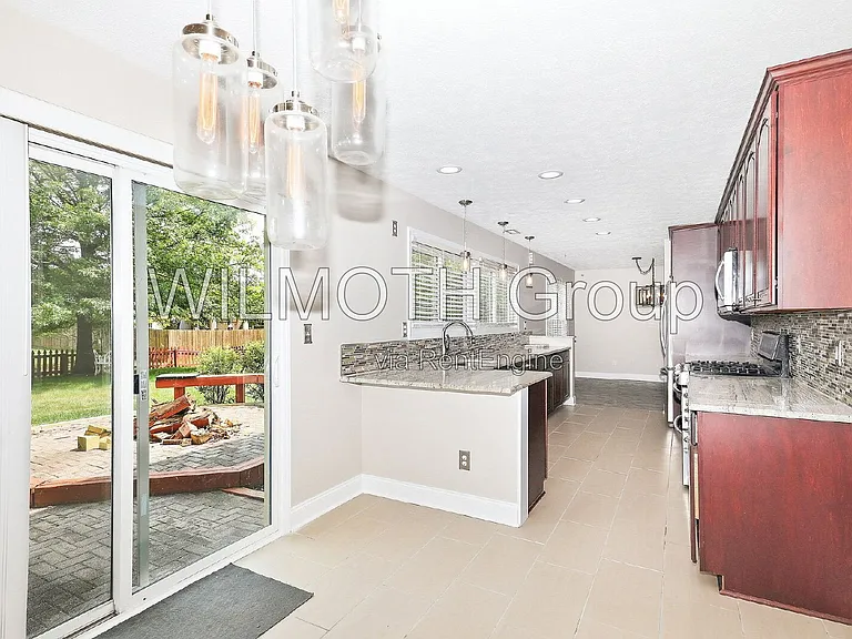 9224 Oak Knoll Ln — Photo 9
