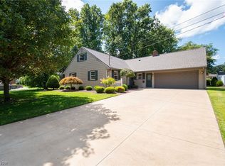 361 Edgewood Dr, Columbiana, OH