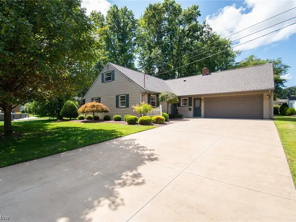 361 Edgewood Dr, Columbiana, OH 44408