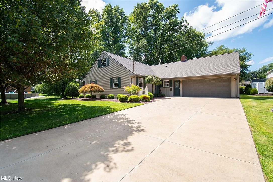 361 Edgewood Dr photo 1