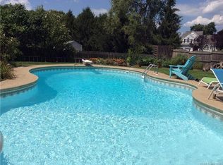 30 Goosetown Dr, Clinton, NJ 08809