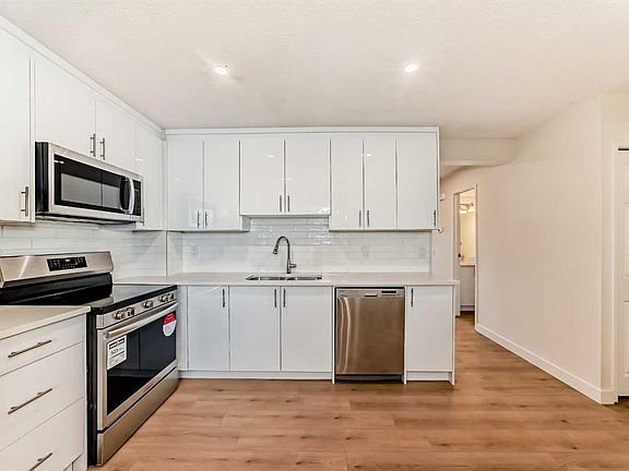 3rd image of 1515 Falconridge Dr NE #32