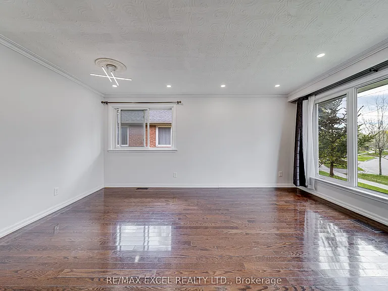 51 Tordale Cres — Photo 11
