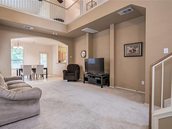 5th image of 2403 Sweet Clover Dr