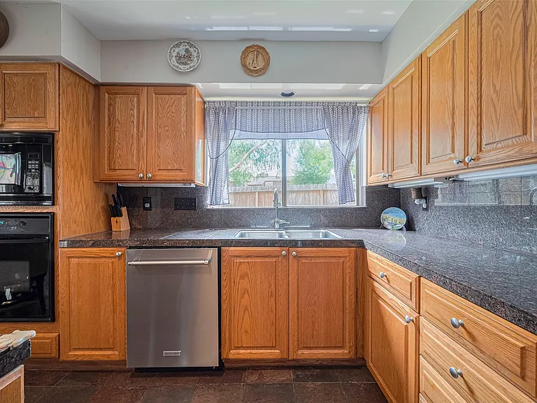 12231 Carriage Hill Dr — Photo 12