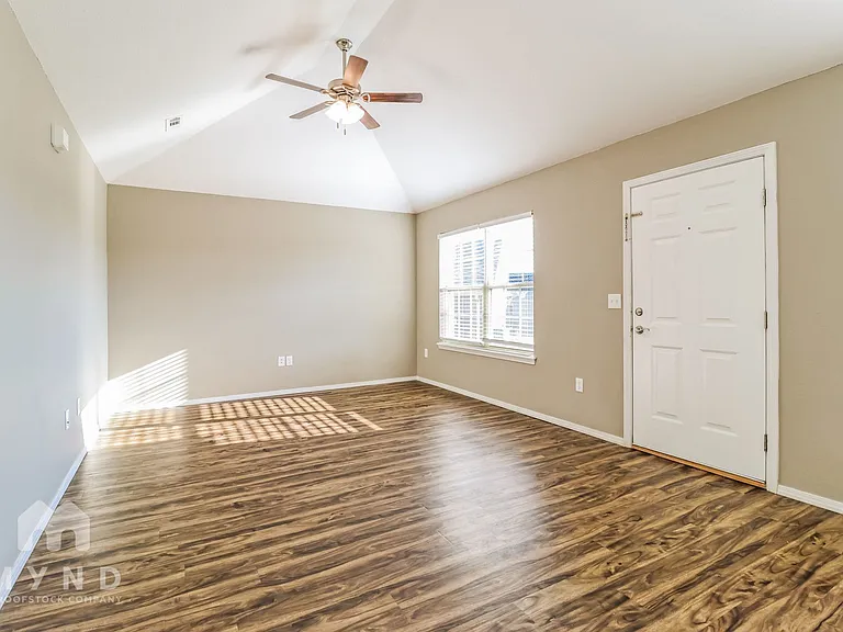 2112 Cedar Cir — Photo 5