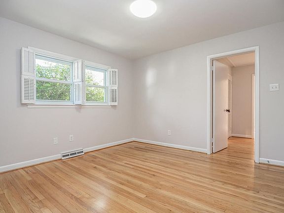 1109 E Martin St Raleigh NC 27610 USA-005-002-E Martin St5-MLS_Size_11022024