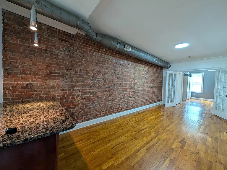 208 6th St #2R — Photo 6