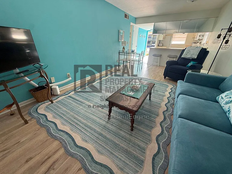 4718 SE 5th Ave #7 — Photo 6