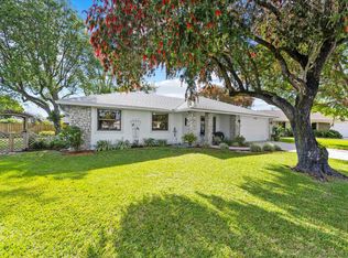 12186 Broadleaf Ct, Wellington, FL 33414
