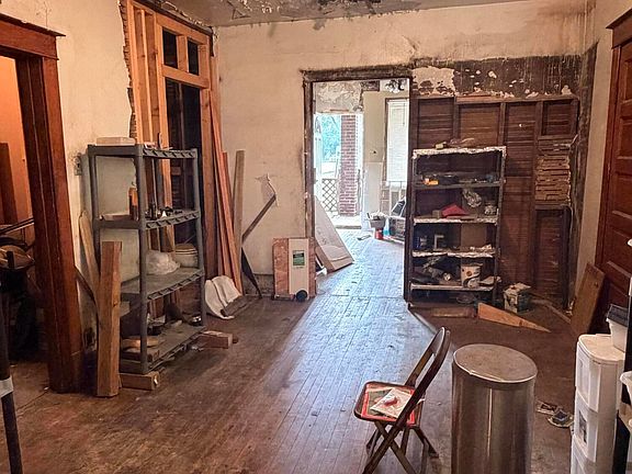 5th image of 3712 Fir St