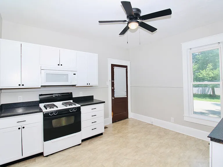 2035 Broadway St — Photo 21