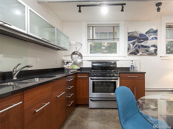 5th image of 1107 E Denny Way #D5