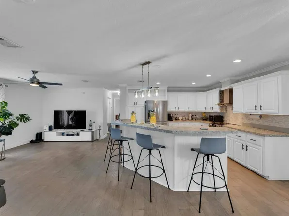 3324 NW 64th St, Pompano Beach, FL 33073