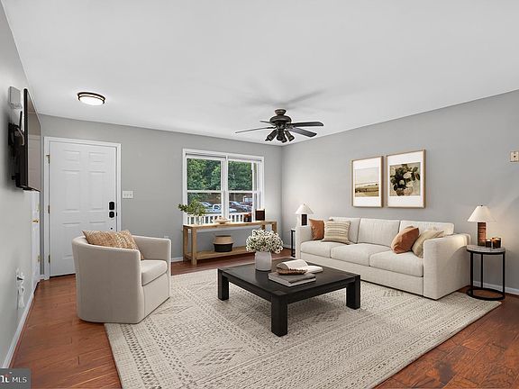 3rd image of 9427 Beale Ln