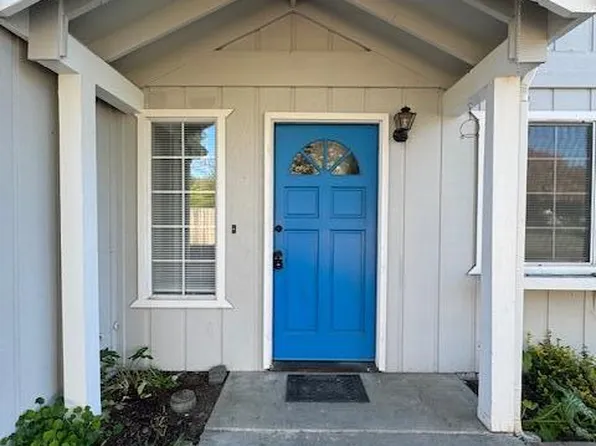 210 W Main St, Rogue River, OR 97537