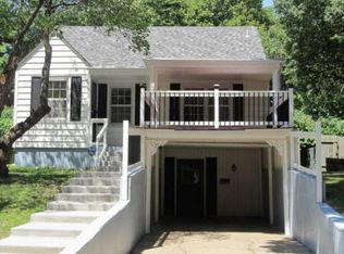 207 NW Broadmoor Ave, Topeka, KS 66606